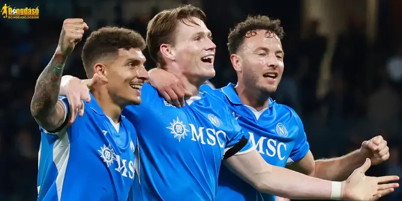 Anh đã gây ấn tượng khi liên tục ghi bàn để giúp Napoli dẫn đầu BXH Serie A